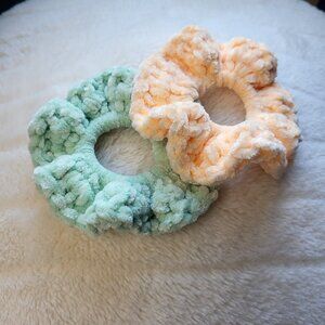 Lot of 2 Handmade Chenille Crochet scrunchies Sherbet‎ Orange and Green